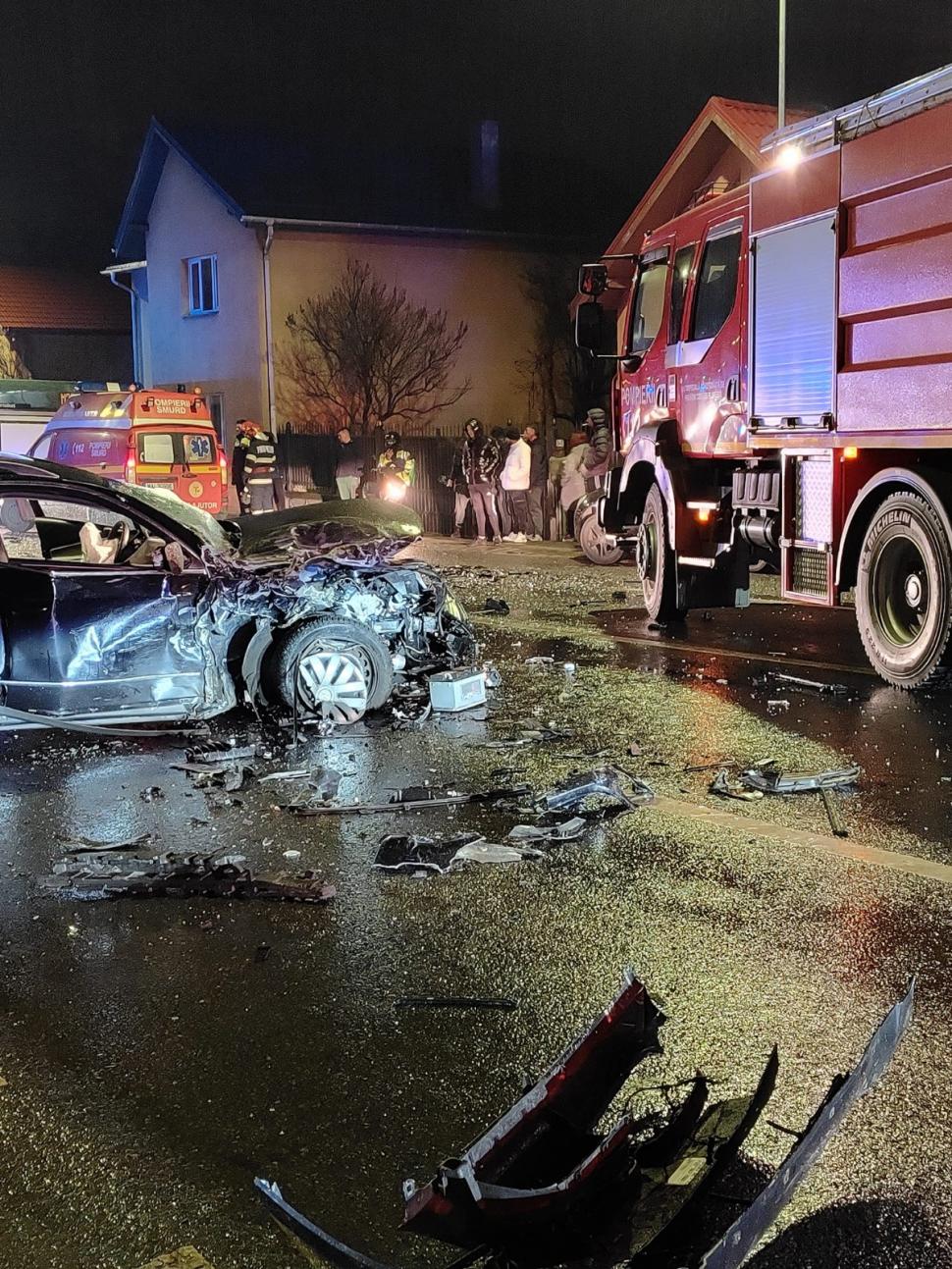 Accident grav, cu două mașini și un autobuz, în comuna Florești din Cluj. Există mai multe victime 887754