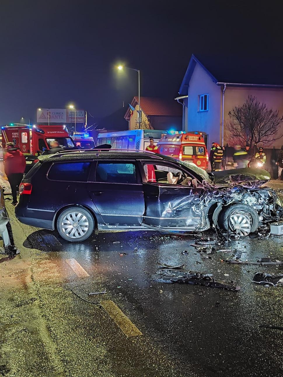 Accident grav, cu două mașini și un autobuz, în comuna Florești din Cluj. Există mai multe victime 887756