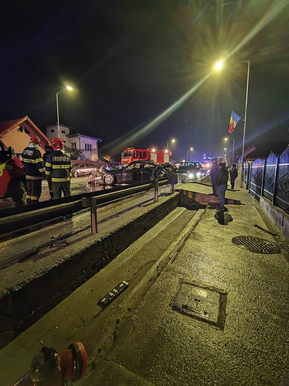 Accident grav, cu două mașini și un autobuz, în comuna Florești din Cluj. Există mai multe victime 887757