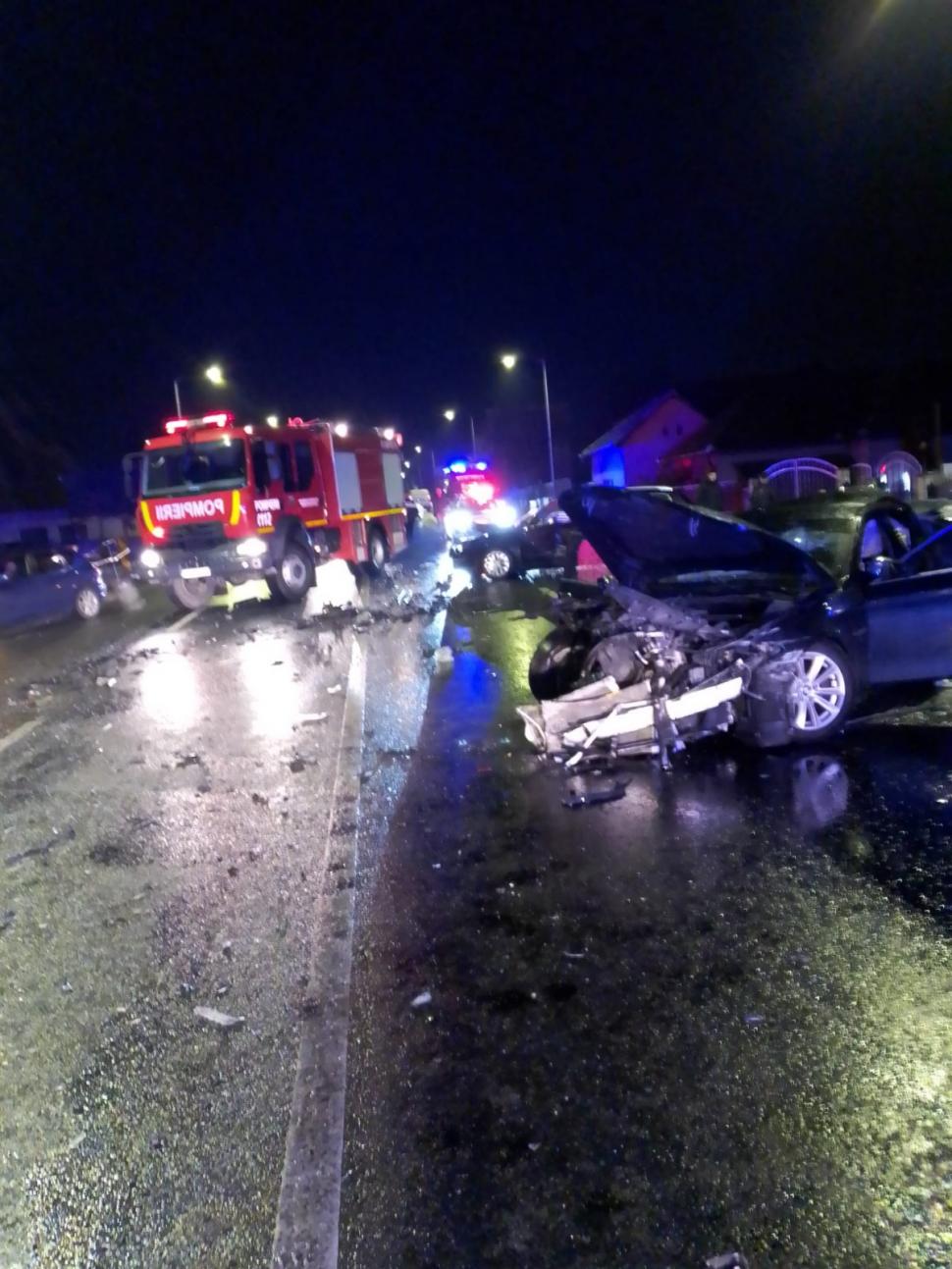 Accident grav, cu două mașini și un autobuz, în comuna Florești din Cluj. Există mai multe victime 887759