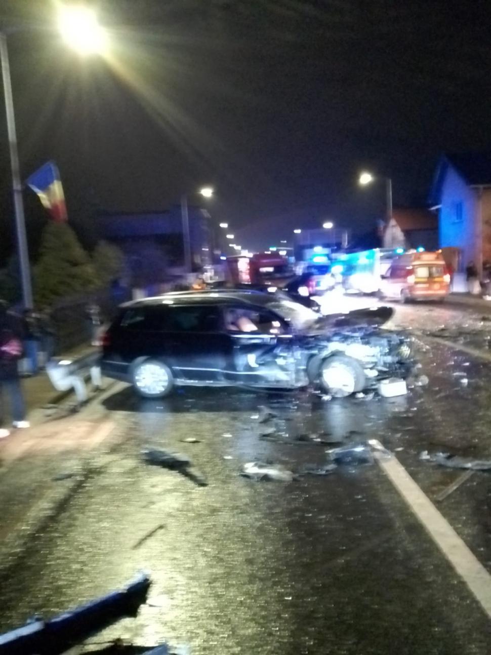 Accident grav, cu două mașini și un autobuz, în comuna Florești din Cluj. Există mai multe victime 887762
