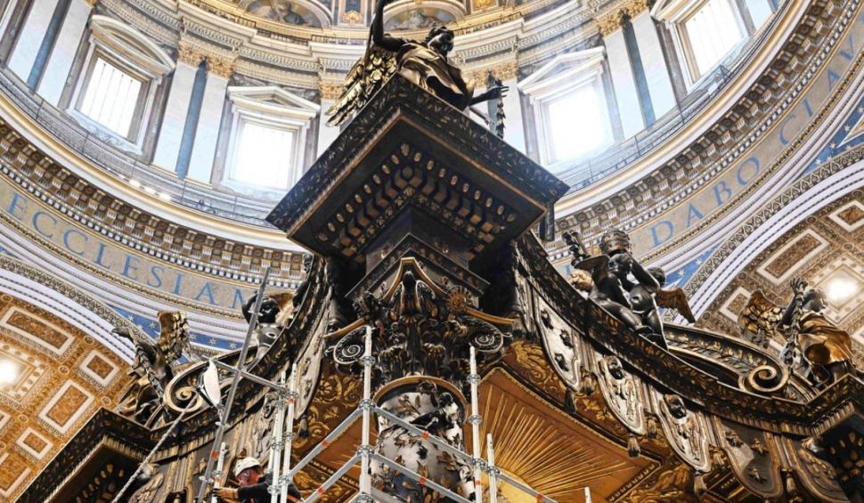 Baldachinul din Bazilica Sfântul Petru a intrat în prima restaurare majoră din secolul al XVII-lea 887691