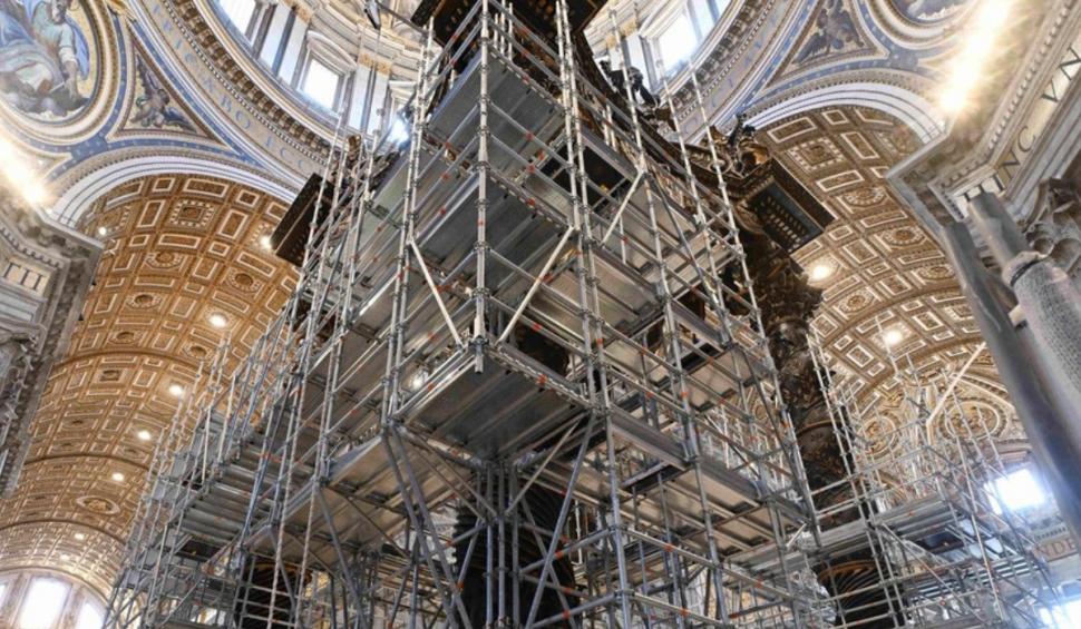 Baldachinul din Bazilica Sfântul Petru a intrat în prima restaurare majoră din secolul al XVII-lea 887692