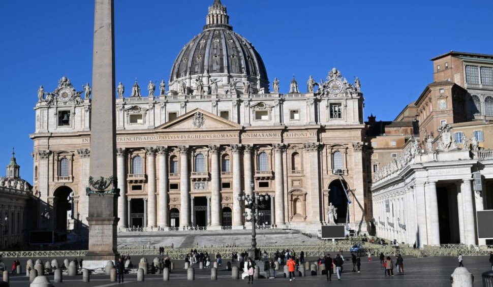 Baldachinul din Bazilica Sfântul Petru a intrat în prima restaurare majoră din secolul al XVII-lea
