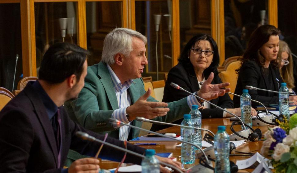 Semnale de alarmă și propuneri clare în urma dezbaterii FACIAS intitulată "FISC vs. Cetățean" de la Palatul Parlamentului 887960