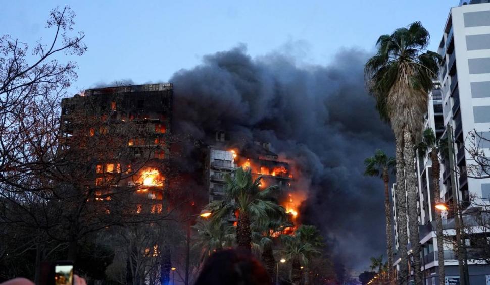 Cel puțin patru morți în urma incendiului devastator din Spania. Motivul pentru care clădirea a ars atât de repede: "Ca și cum ar fi fost făcut din plută" 888058