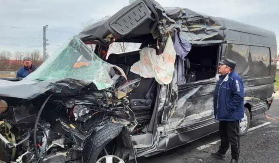 Accident cumplit în Ungaria, între două microbuze românești! Un şofer a murit în urma impactului, la câţiva kilometri de graniţă 888324