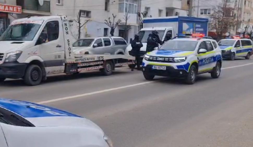 Bătaie cu ciocane şi răngi între două clanuri rivale, pe o stradă din Botoşani | Au intervenit mascaţii 888360