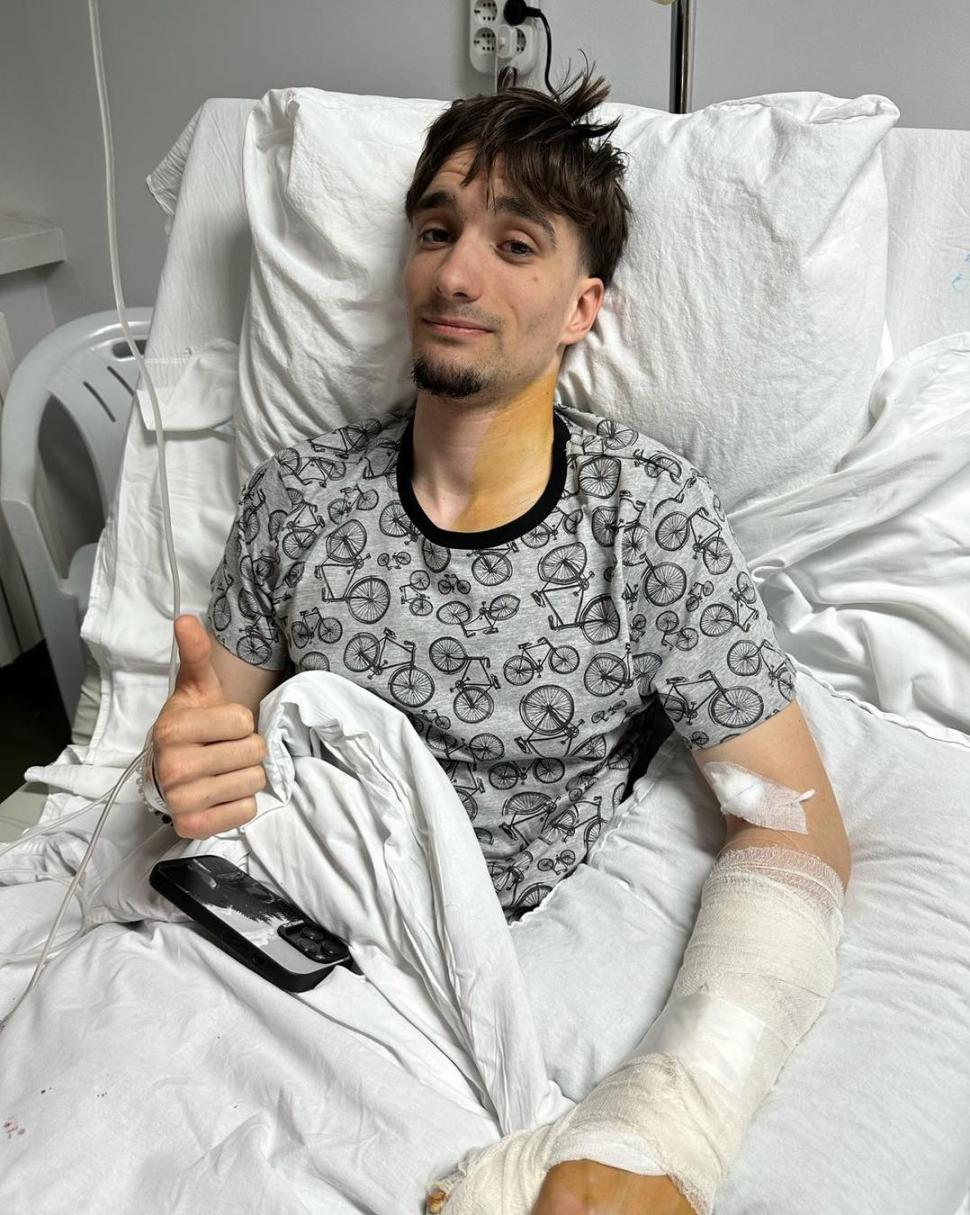 Edvard Novak, fiul fostului ministru al Sportului, implicat într-un accident rutier. Era la un antrenament cu bicicleta alături de tatăl său 888460