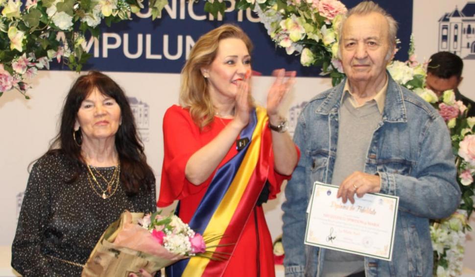 "Avem multe de învăţat de la ei" | Elena Lasconi, în lacrimi de Dragobete. 36 de cupluri au fost premiate de edil pentru 50 de ani de căsătorie 888504