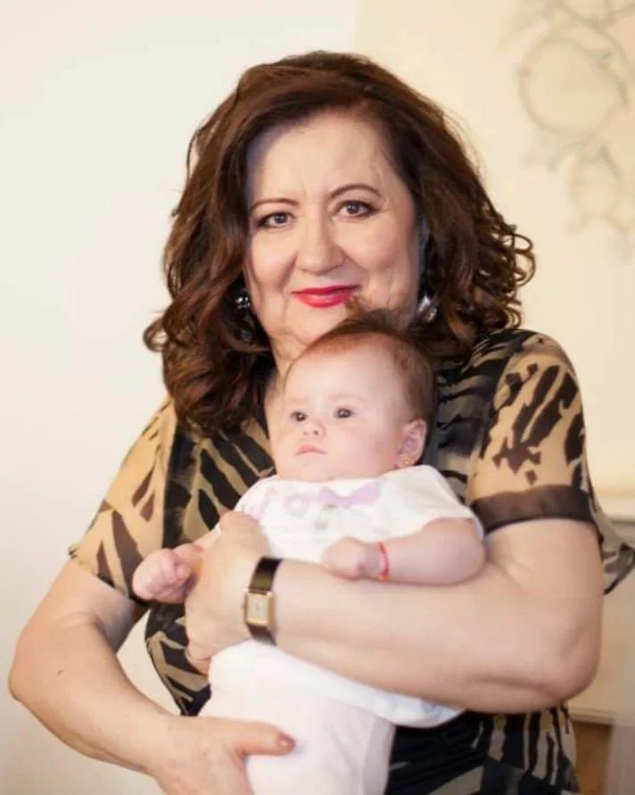 Petre Roman a mers la capela unde e depus trupul fostei sale soţii. "Nu cred că era pregătit pentru asta" 888521