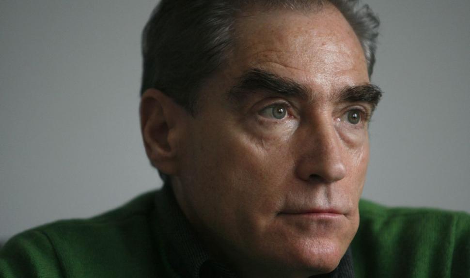 Petre Roman a mers la capela unde e depus trupul fostei sale soţii. "Nu cred că era pregătit pentru asta" 888524