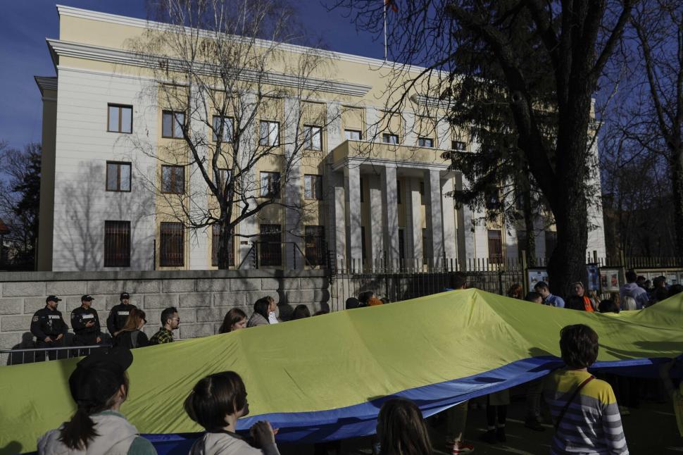 Război în Ucraina, ziua 732. Șeful Armatei ucrainene și ministrul Apărării, vizită în apropierea liniei de front 888413