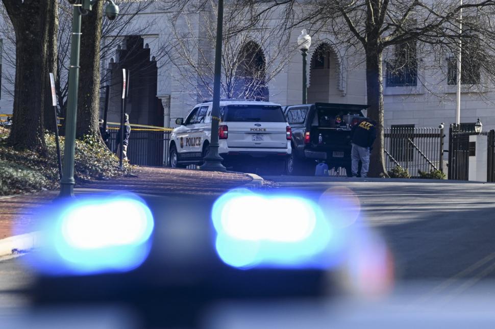 Un aviator american, purtând un steag palestinian, și-a dat foc în fața ambasadei Israelului din SUA 888588