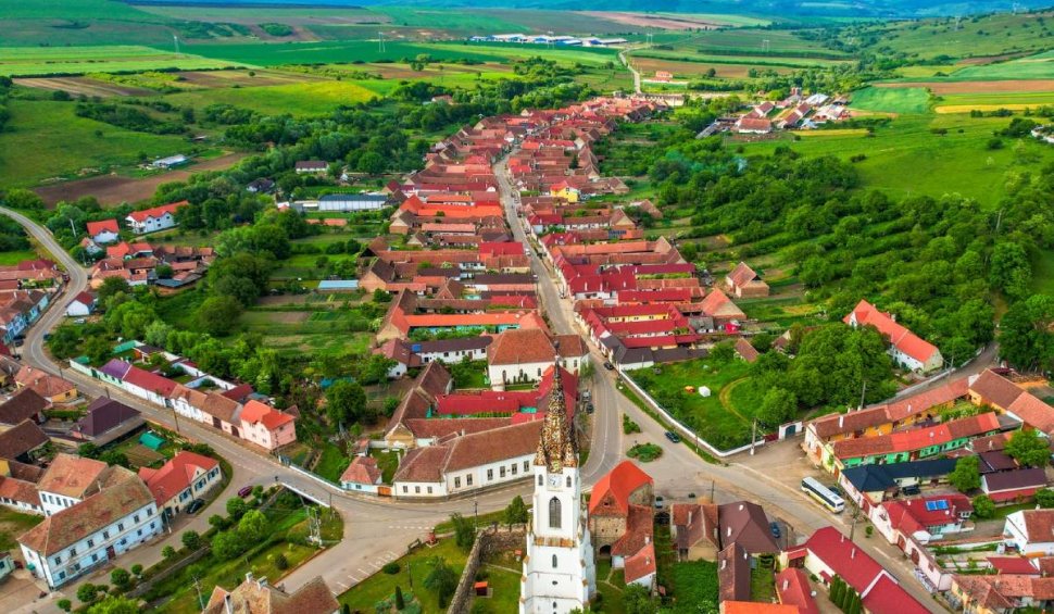 Localitatea din România, ruptă din basme, unde trăiești ca în Germania. Cât costă o casă aici