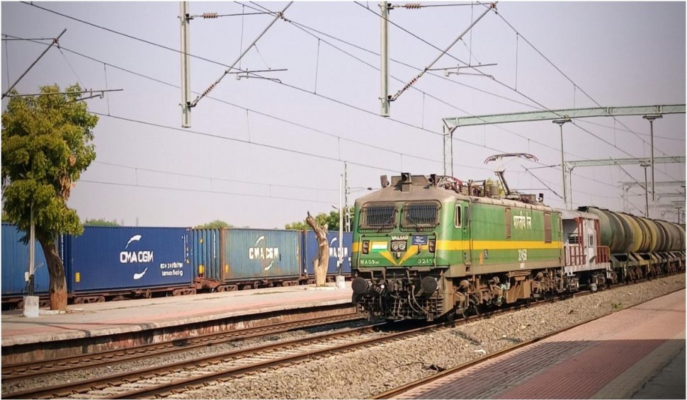 Un tren din India a parcurs singur 70 de kilometri, cu viteza de aproape 100 km/h. În locomotivă nu era niciun mecanic! 