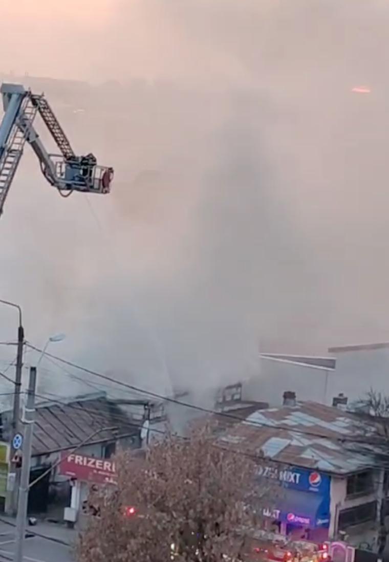 Incendiu puternic pe Șoseaua Antiaeriană din București! Pompierii intervin 888941