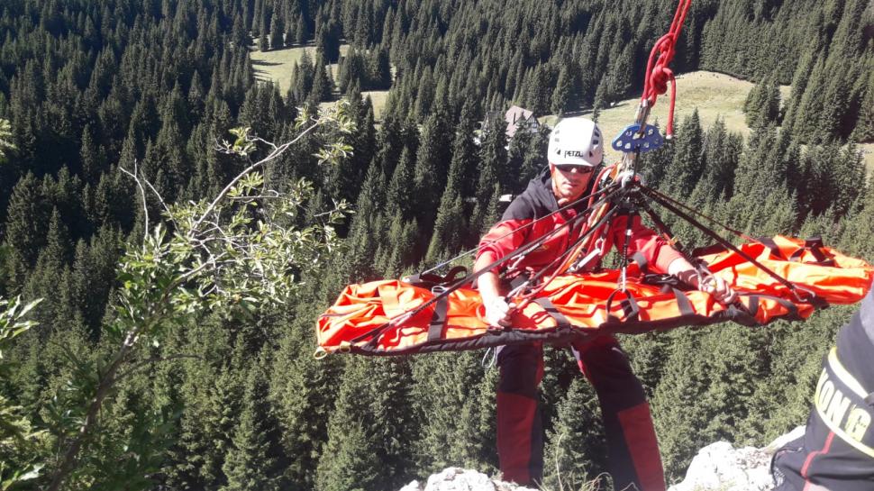 El este Radu, poliţistul mort în timp ce dirija traficul în Sibiu. A fost lovit de o maşină şi a suferit trei stopuri cardio-respiratorii 888847