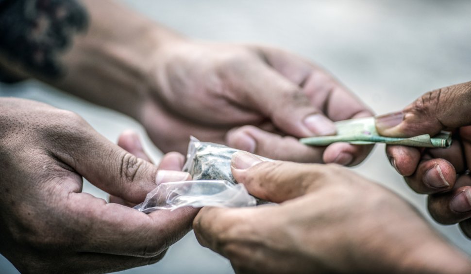 Parlamentul a votat înființarea registrului național al traficanților de droguri | Ministrul Justiției: ”Astfel de persoane trebuie monitorizate mai atent”