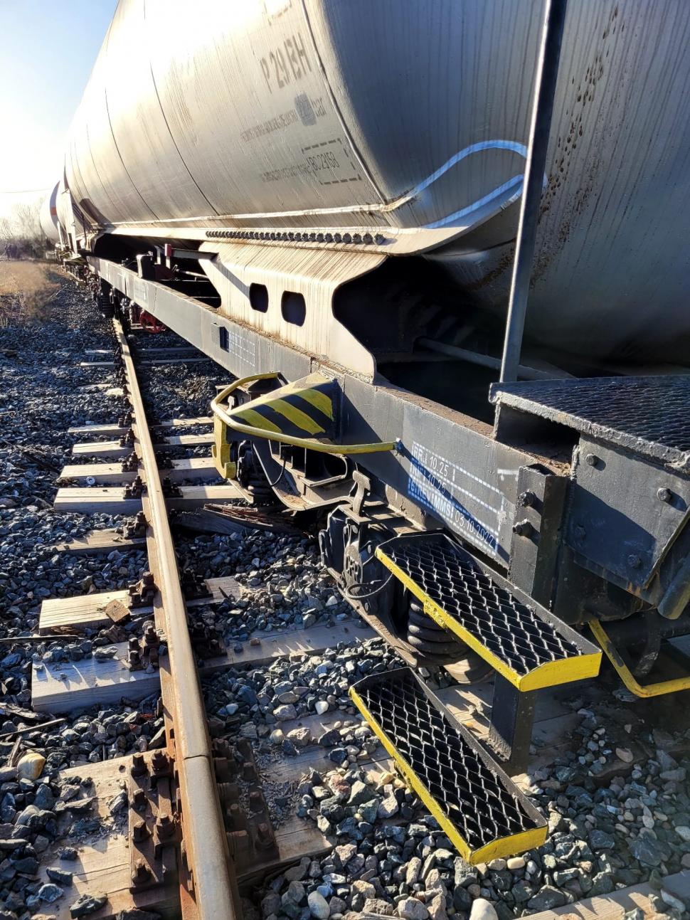 Accident feroviar în Giurgiu! Vagonul cisternă al unui tren încărcat cu propan a deraiat 889087