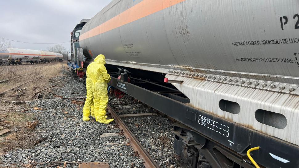 Accident feroviar în Giurgiu! Vagonul cisternă al unui tren încărcat cu propan a deraiat 889088