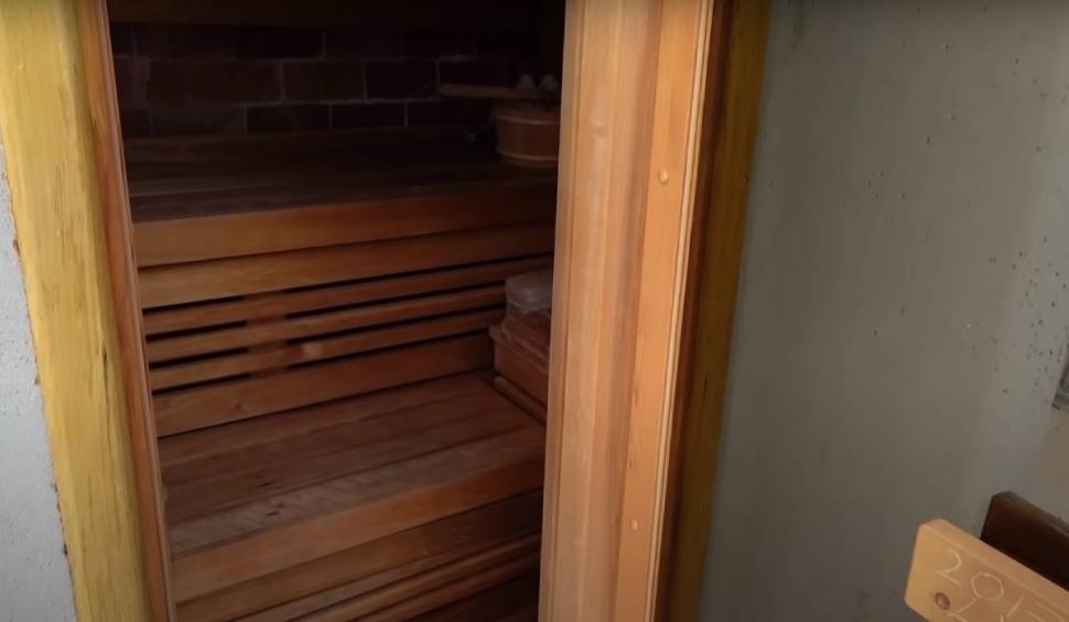 Imagini din vila de lux în care locuiește Liviu Vârciu împreună cu familia. Are buncăr şi cinema 889055