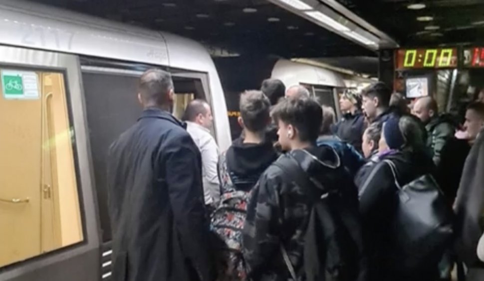 Poliția Capitalei a deschis o anchetă, după accidentul de la metrou în care două trenuri s-au ciocnit