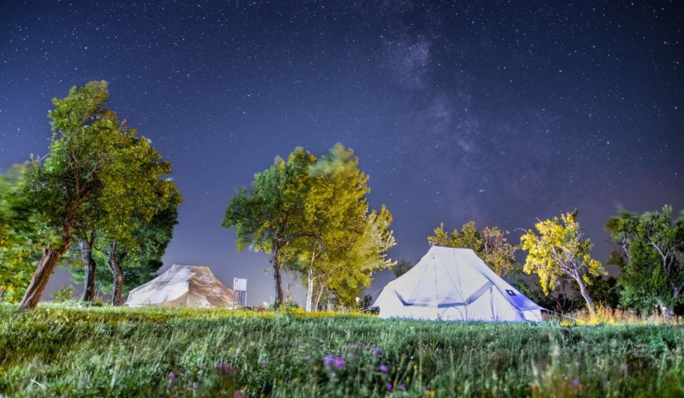 Noua "fiță" în turism: galmping – un camping de lux