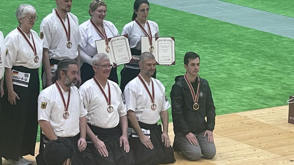 România, locul 3 la Campionatul Mondial de Kyudo din Japonia. Competiţia, organizată sub patronajul Casei Imperiale 889347