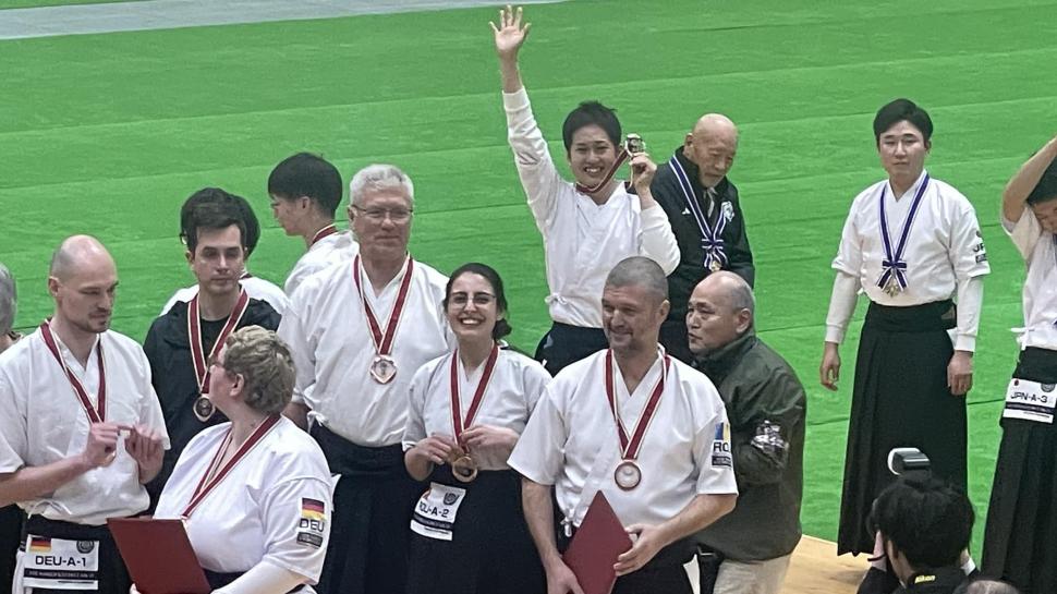 România, locul 3 la Campionatul Mondial de Kyudo din Japonia. Competiţia, organizată sub patronajul Casei Imperiale 889349