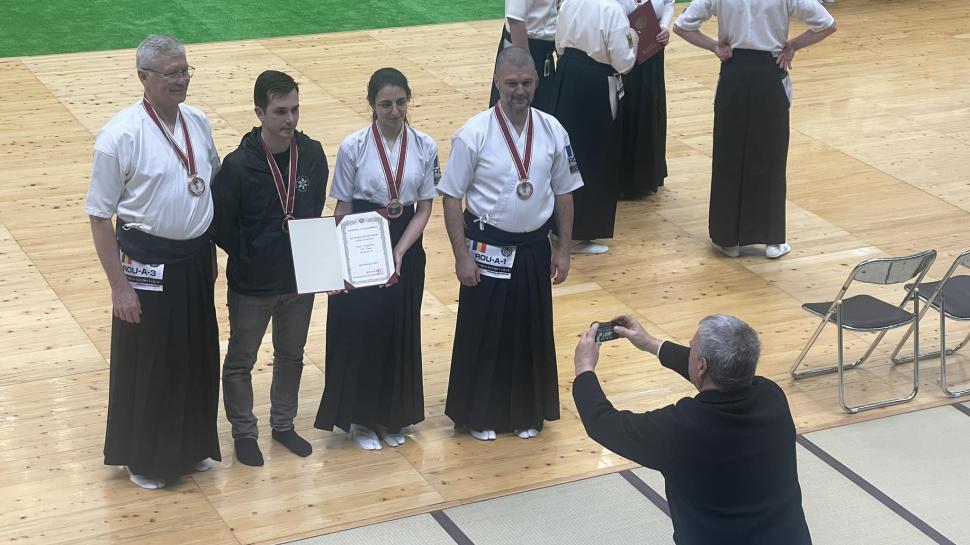 România, locul 3 la Campionatul Mondial de Kyudo din Japonia. Competiţia, organizată sub patronajul Casei Imperiale 889352