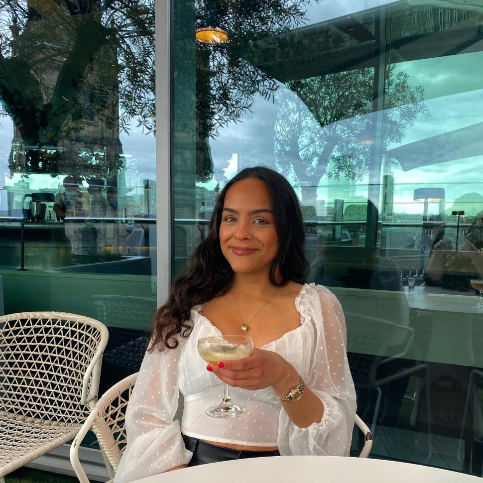 "Mi-am iubit viața, m-am bucurat de fiecare clipă”. O tânără și-a anunțat moartea pe o rețea de socializare, după ce a fost diagnosticată cu o formă rară de cancer 889336