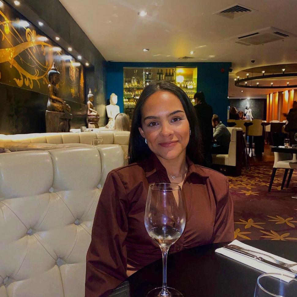 "Mi-am iubit viața, m-am bucurat de fiecare clipă”. O tânără și-a anunțat moartea pe o rețea de socializare, după ce a fost diagnosticată cu o formă rară de cancer 889337