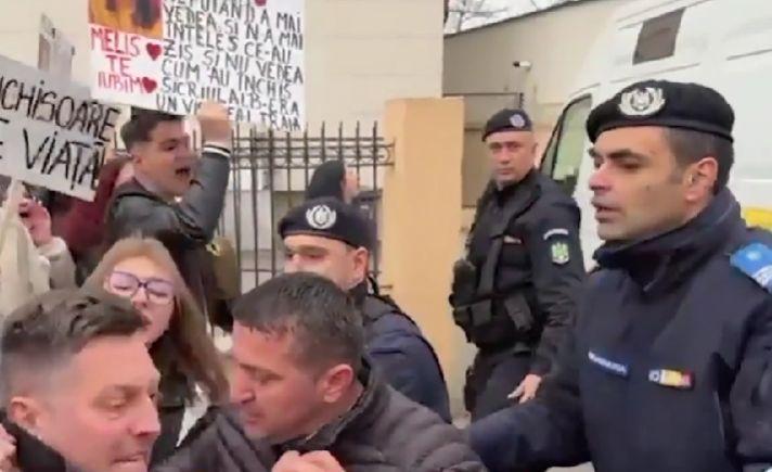 Tatăl Melisei, eleva ucisă la Craiova, a atacat duba în care se afla criminalul fiicei sale | "Nu suporta să vadă oameni fericiți!" 889278