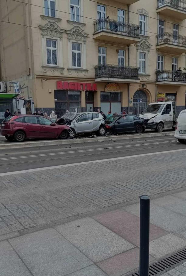 O mașină a intrat într-un grup de pietoni, în Polonia. Cel puțin 17 oameni au fost răniți | Șoferul a fugit de la locul accidentului 889538