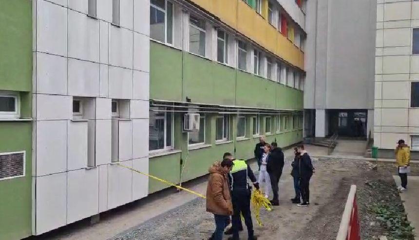 Un pacient s-a zdrobit de asfalt, după ce a încercat să scape dintr-un salon COVID și a coborât pe geam de la etajul 4 al SJU Vaslui 889457