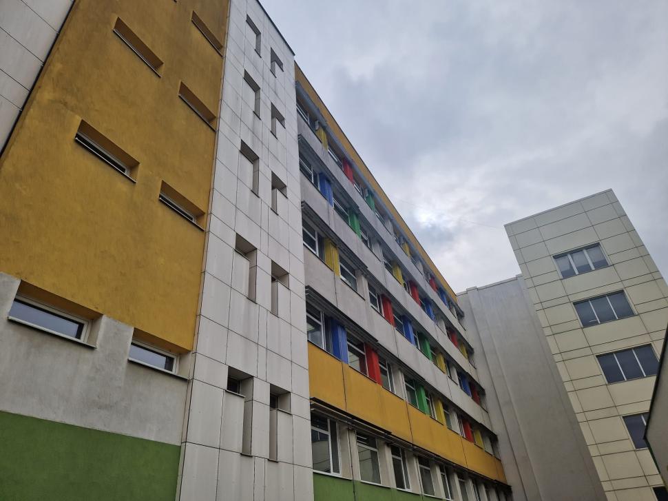 Un pacient s-a zdrobit de asfalt, după ce a încercat să scape dintr-un salon COVID și a coborât pe geam de la etajul 4 al SJU Vaslui 889458