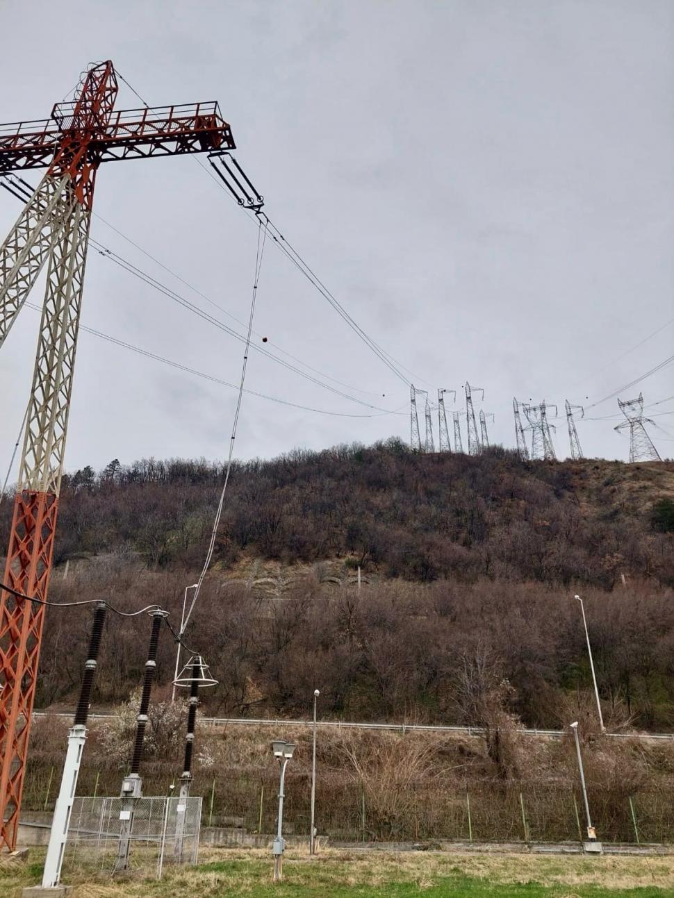 Cel mai provocator proiect de construire a unei linii electrice aeriene de 400 kV – Porțile de Fier – (Anina) – Reșița, din ultimii 30 de ani, a fost încheiat cu succes 889404