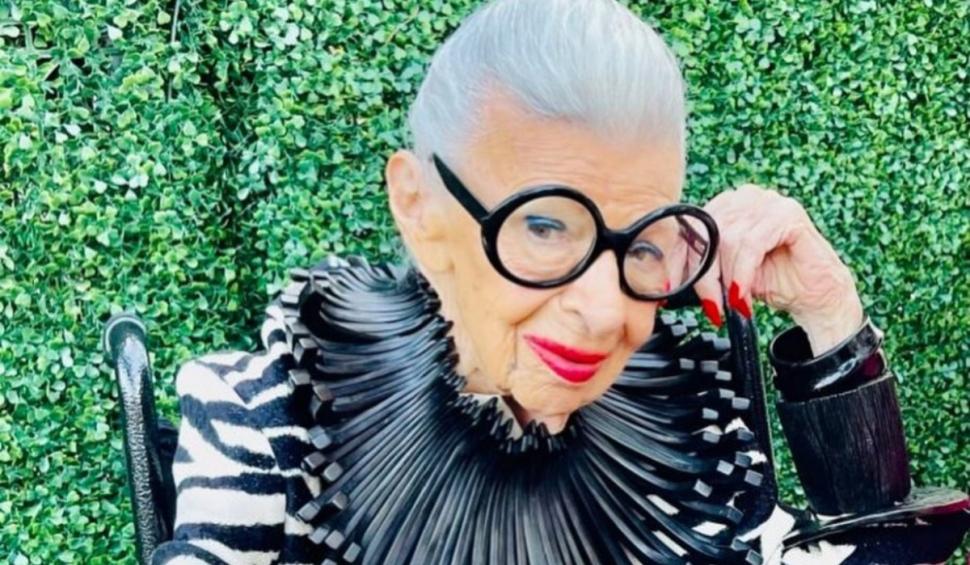 Iris Apfel, simbol excentric al modei și femeie de afaceri de succes, s-a stins din viață  889586