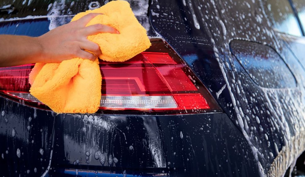 (P) Cel mai bun produs de îngrijire a mașinii după spălare: prosopul din microfibră
