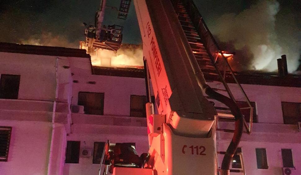 Incendiul de la Judecătoria Cornetu din judeţul Ilfov a reizbucnit | Pompierii intervin de urgenţă 889753