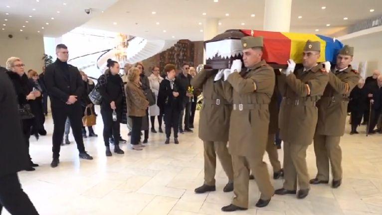 "Am mintea foarte limpede și nu știu ce să fac cu inima asta, să nu mai bată!" | Ultimele clipe ale lui Dinu Săraru, evocate de fiica acestuia 889934