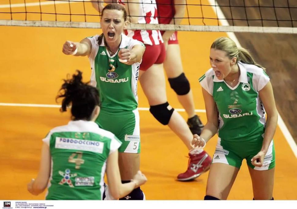  Elevii şi colegii Ruxandrei Dumitrescu, ultim omagiu în sala de sport: "A fost mai mult decât un model... A fost ca o mamă" 889971