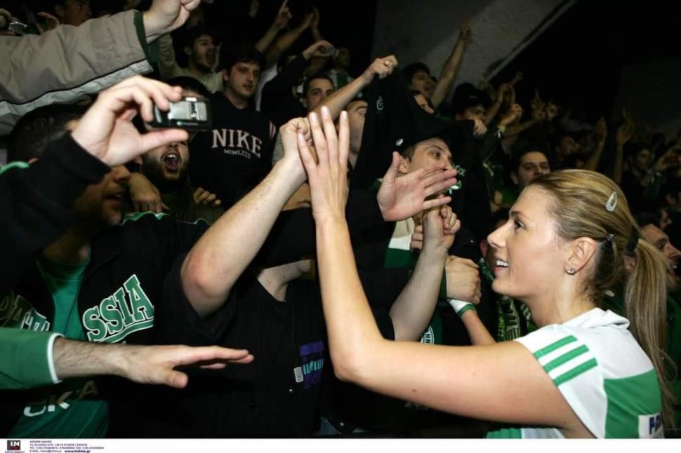  Elevii şi colegii Ruxandrei Dumitrescu, ultim omagiu în sala de sport: "A fost mai mult decât un model... A fost ca o mamă" 889972