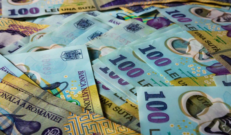 Salariile acestor români scad cu până la 20%, după aplicarea măsurilor fiscale | Proteste în faţa Ministerului Finanţelor