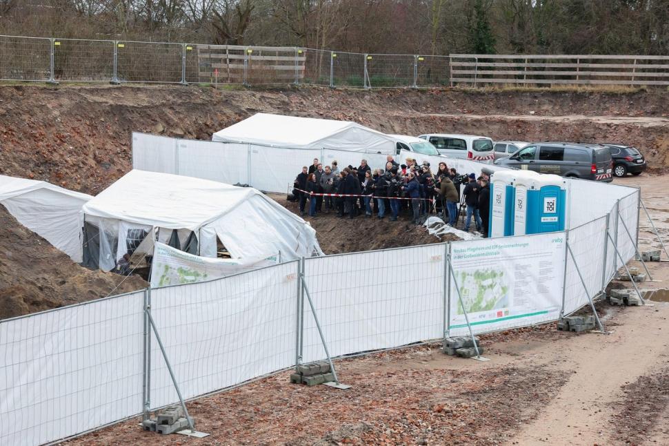 Cea mai mare groapă comună din Europa a fost descoperită în Germania. Părerea experților despre cele 1.000 de schelete găsite 890378