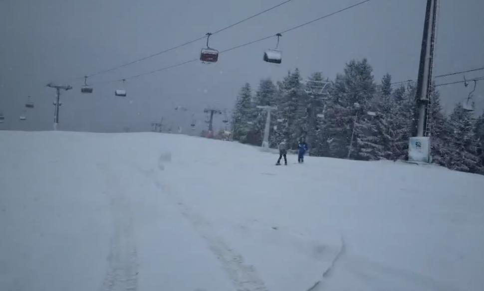 Ninge ca-n poveşti la munte! Stratul de zăpadă are deja câţiva centimetri 890349