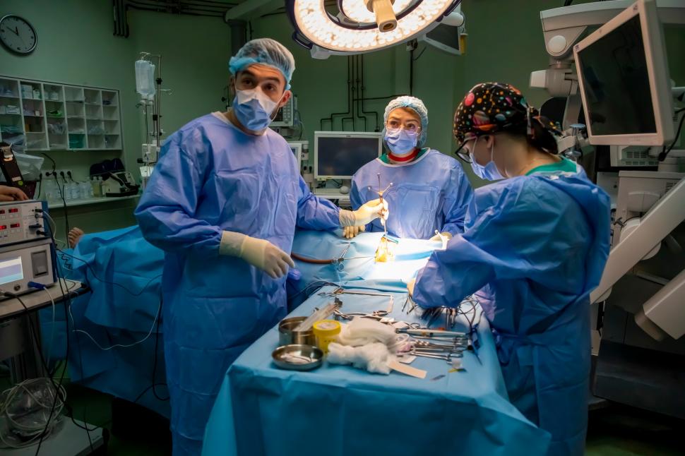 "Îngeri pe pământ". Premieră în România: Operaţie pe creier, prin pleoapă. Pacientul a scăpat de crizele de epilepsie pe care le avea încă din copilărie 890317