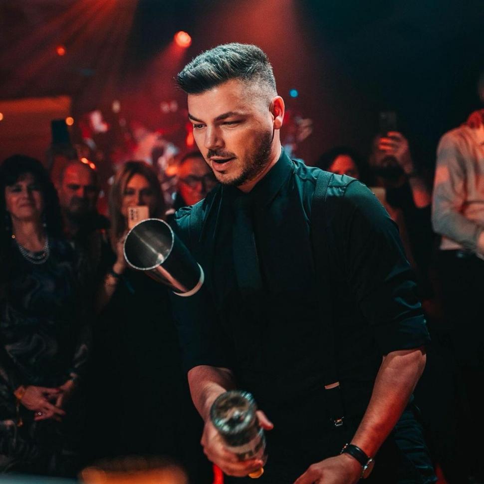 El este Valentin, singurul român care a fost la extravaganta petrecere din India. Mark Zuckerberg și Bill Gates, pe lista invitaților 890233