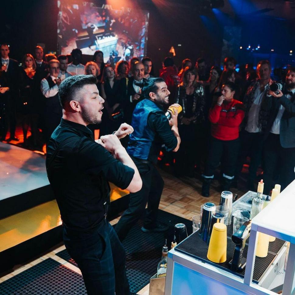 El este Valentin, singurul român care a fost la extravaganta petrecere din India. Mark Zuckerberg și Bill Gates, pe lista invitaților 890235